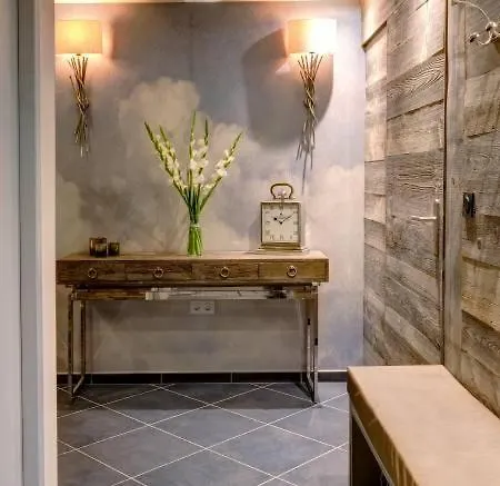6br Beautiful Chalet In Villa *